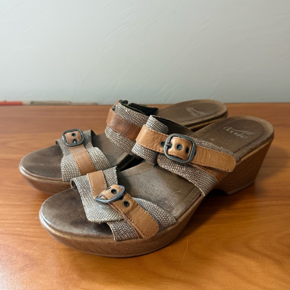 Dansko Jessie Sand Lizard Wedge Sandals Double Strap Buckle 9700032279 Size 40